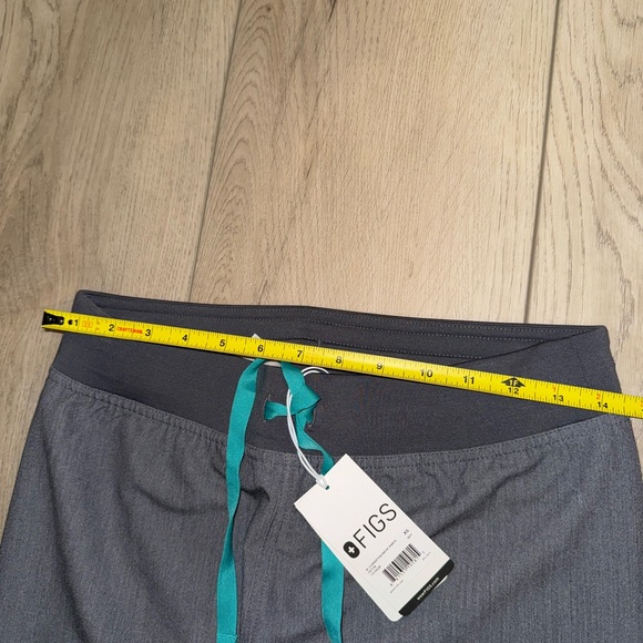 FIGS Livingston Basic Scrub Pants - Picture 4 of 5